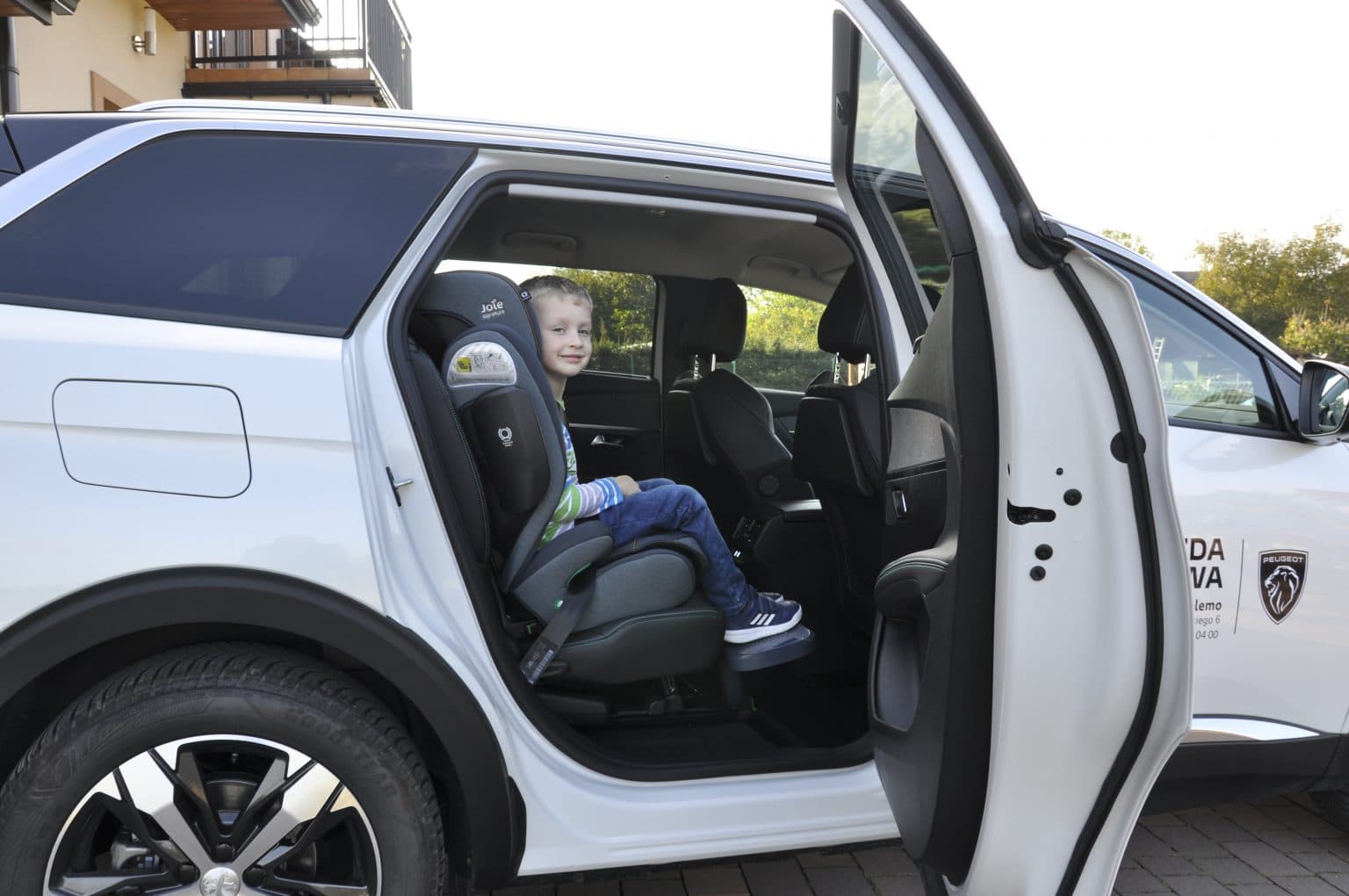 Child travelling with feet supported by KneeGuard Kids